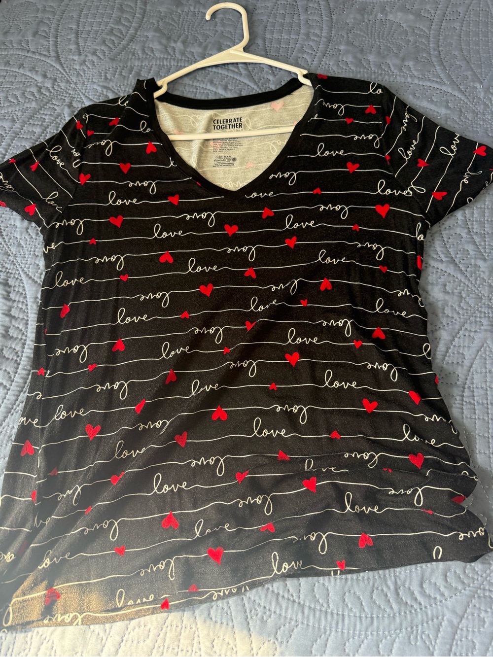 Women's 'Love' Print V-Neck Tee - Red Heart Pattern